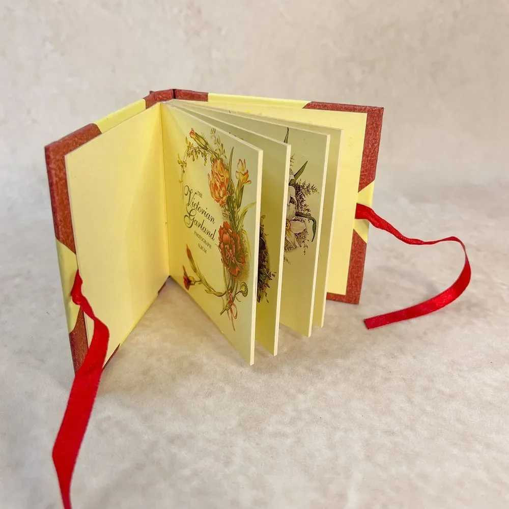 Vintage Mini Victorian Photo Album‎
